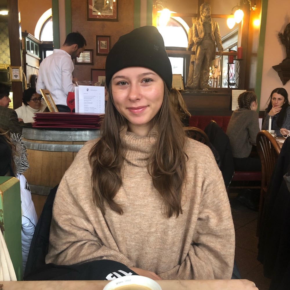 Meet your Posher, Kayla